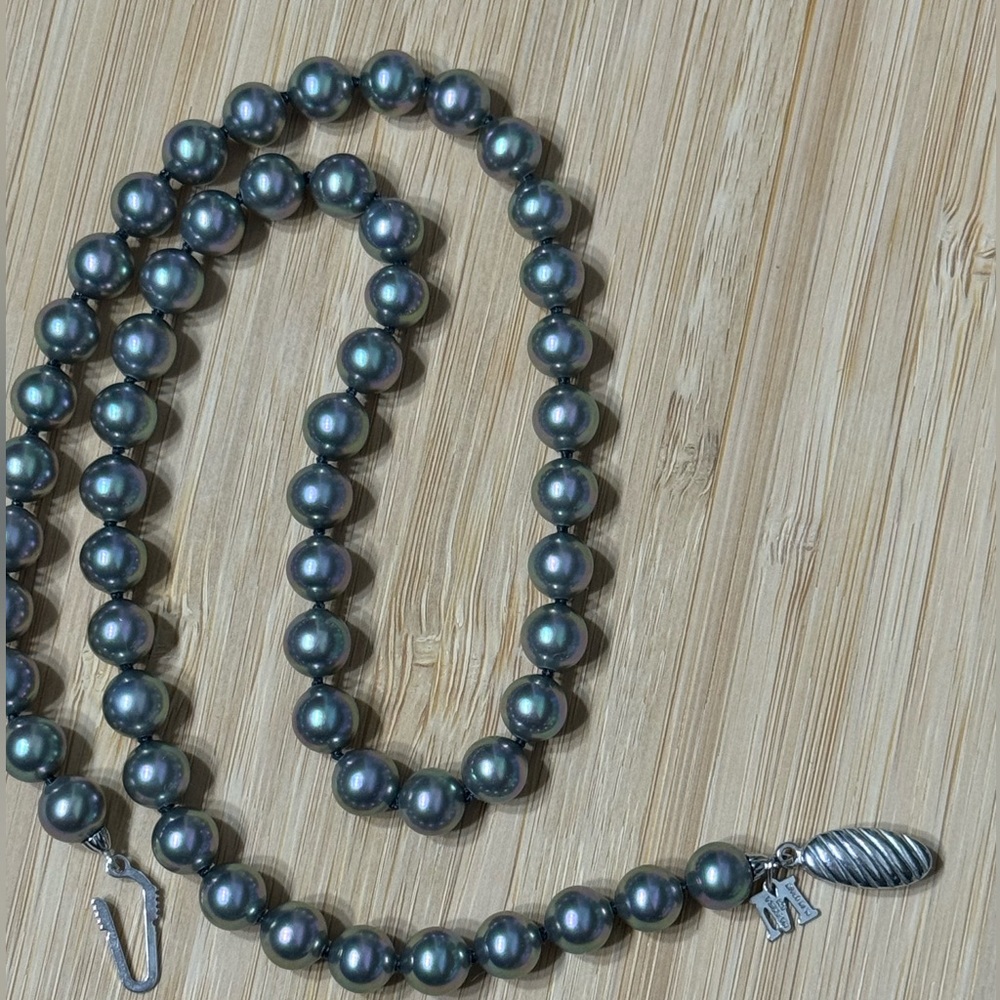 Majorica pre owned pearls necklace made at the island of Majorca, Spain Like new